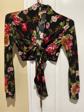 FASHION LOVE Floral Tie Front Crop Top  Black/Red-Medium